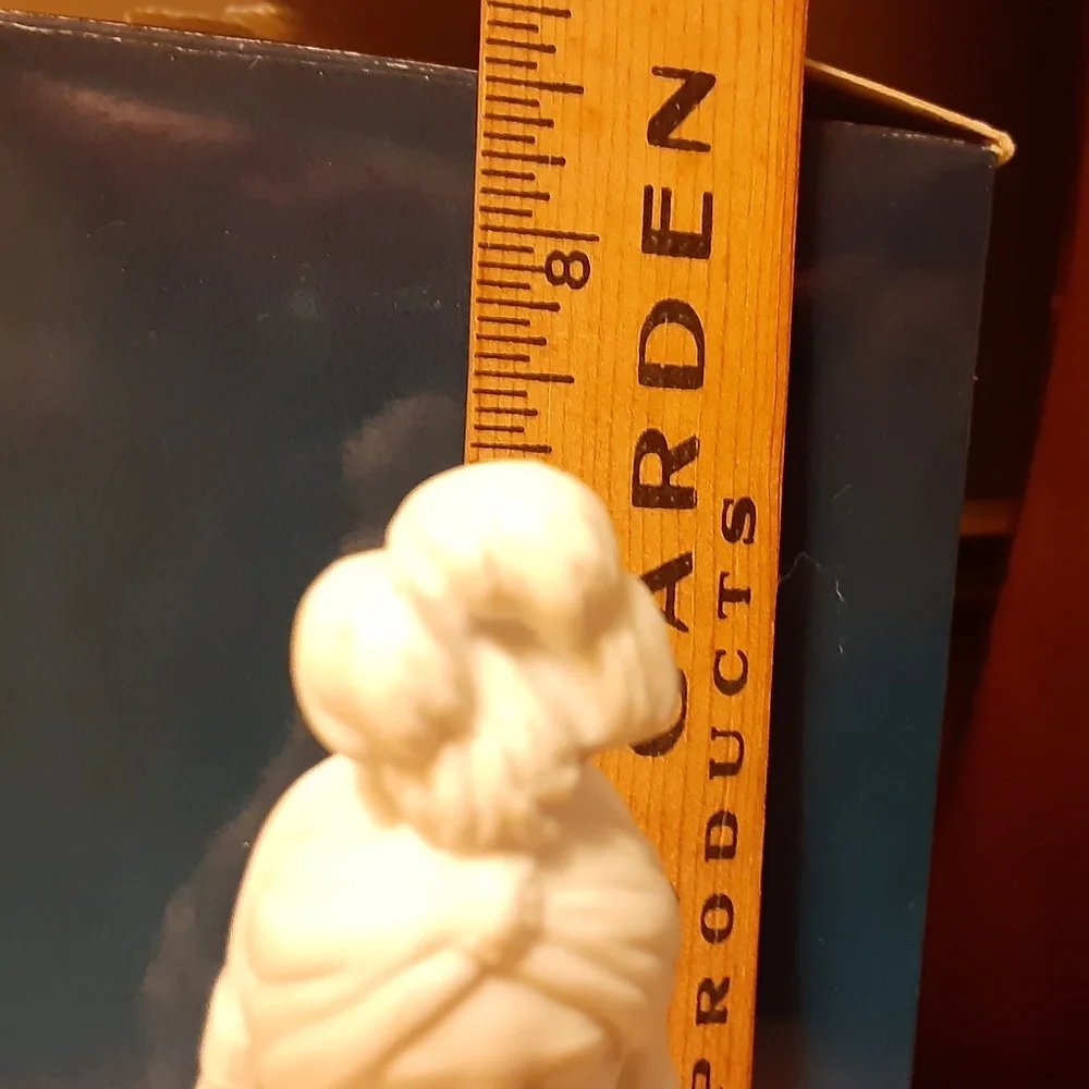Avon Nativity Collectibles Magi-Kaspar Porcelain Figurine